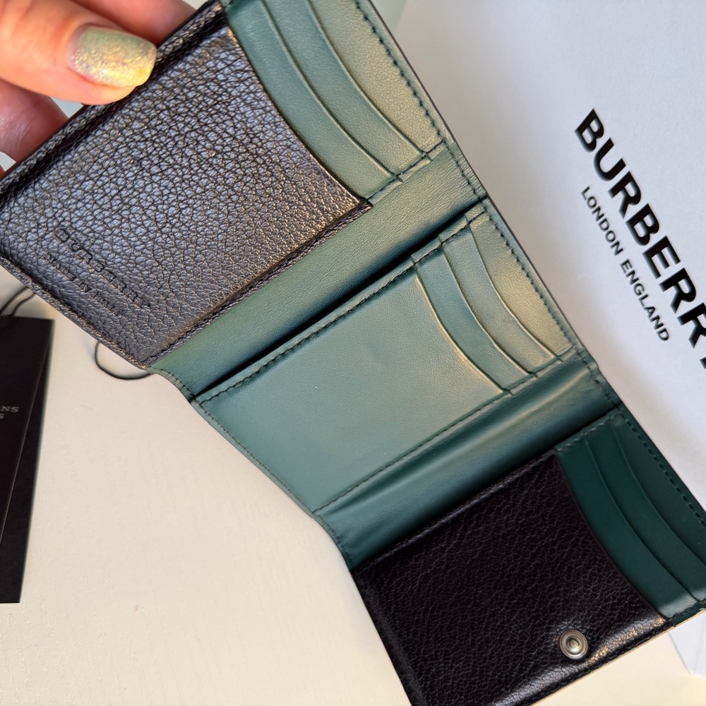 Burberry Trifold Leather D-Ring Wallet Black - Picture 6 of 6
